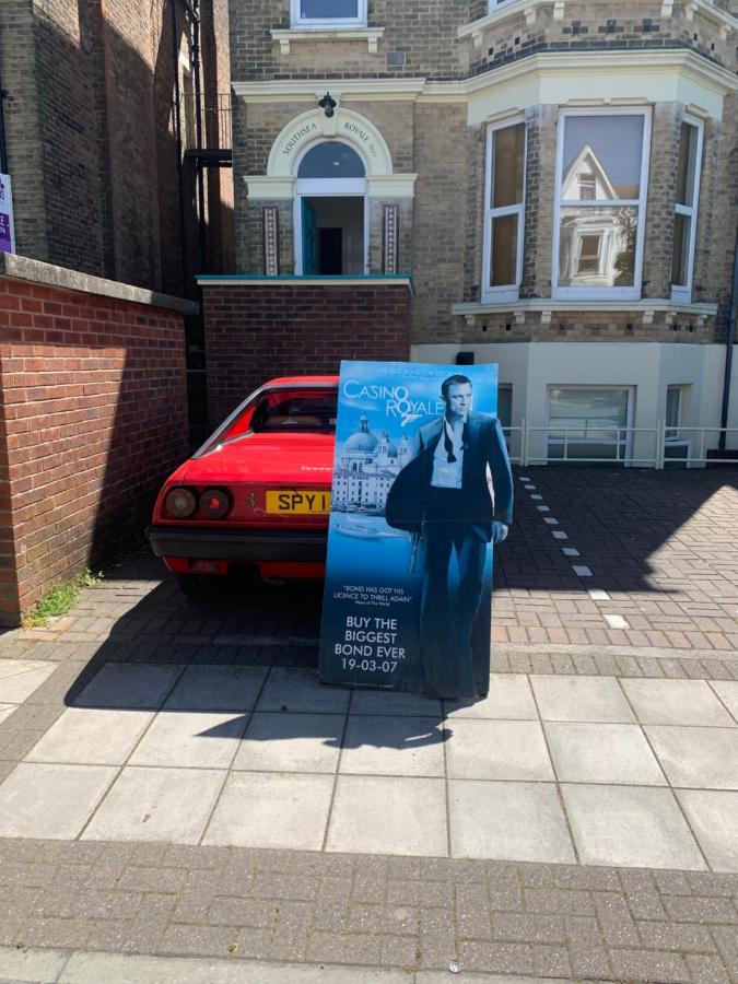 Southsea Royale Studio, James Bond, Parking, Seafront Portsmouth Exterior photo